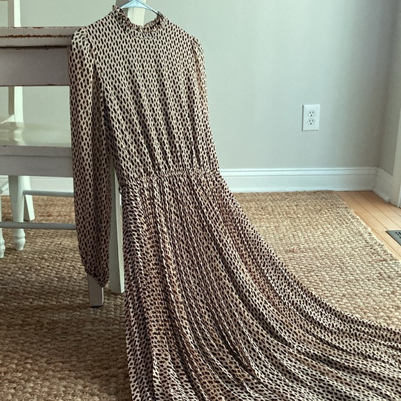 New: Ever New Midi Maxi Pleated Long Sleeve Dress. US Size 2 - Picture 1 of 13